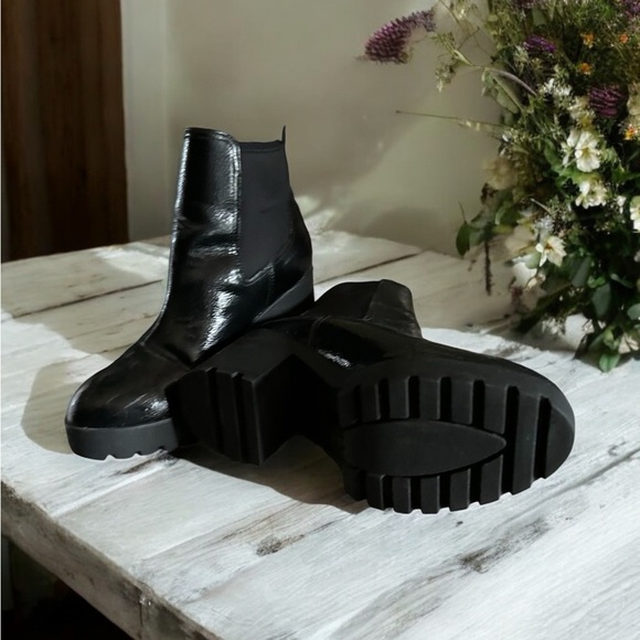 Aldo Platform Ankle Boot. Faux Textured Patent Leather. Like New. Size 7.5 - Picture 7 of 10